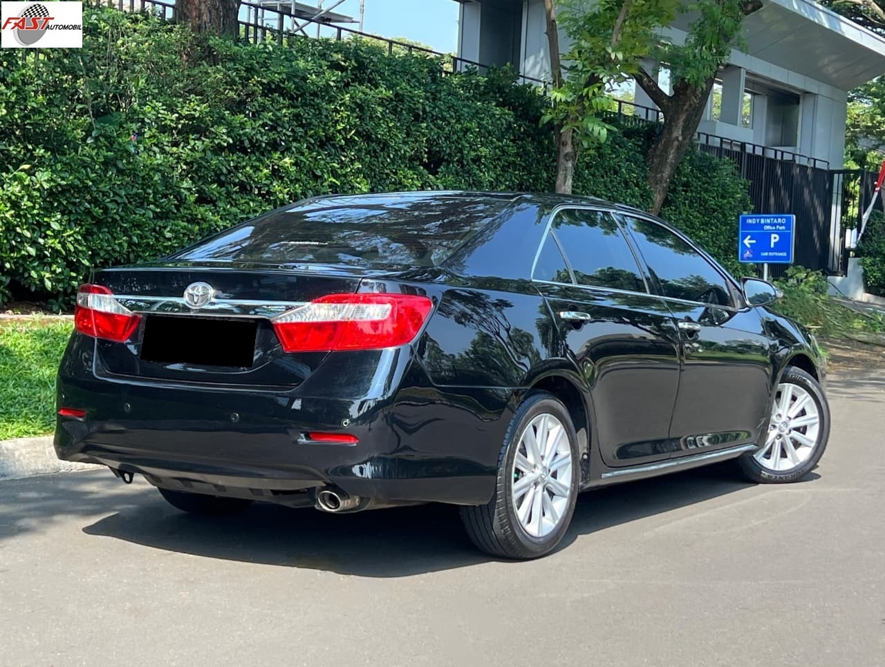 10 TOYOTA CAMRY V 2014 HITAM KM 74RB B 1129 BAF