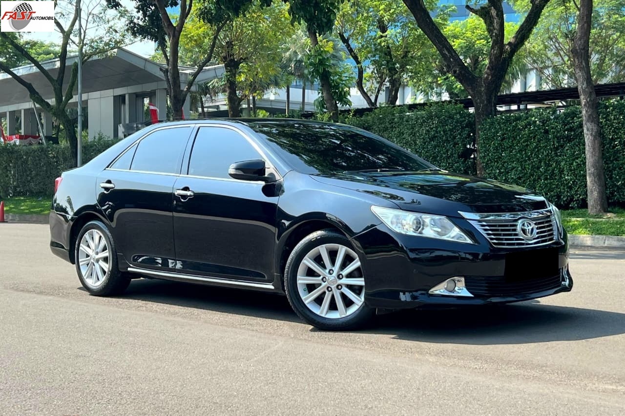 4 TOYOTA CAMRY V 2014 HITAM KM 74RB B 1129 BAF