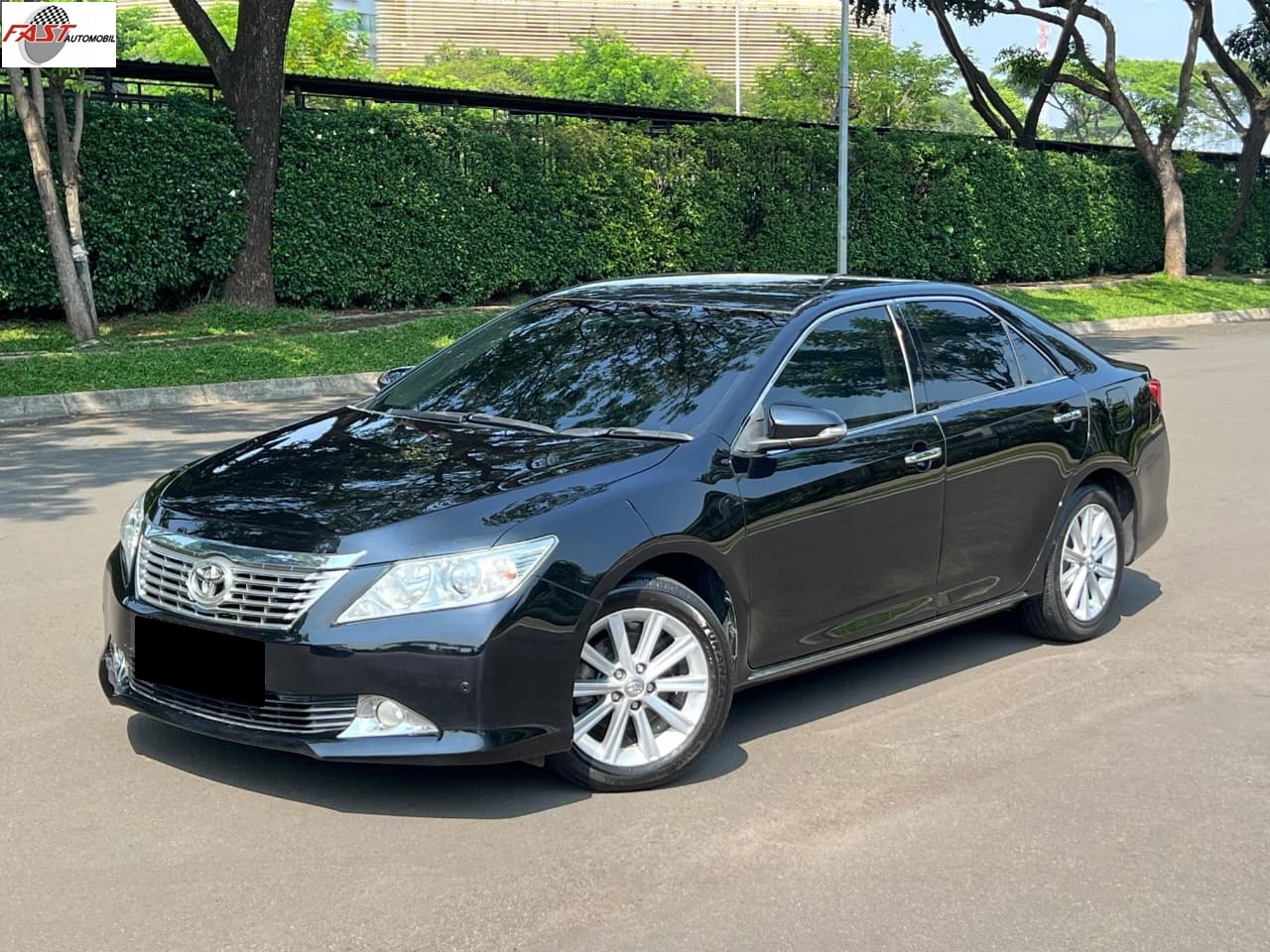 5 TOYOTA CAMRY V 2014 HITAM KM 74RB B 1129 BAF