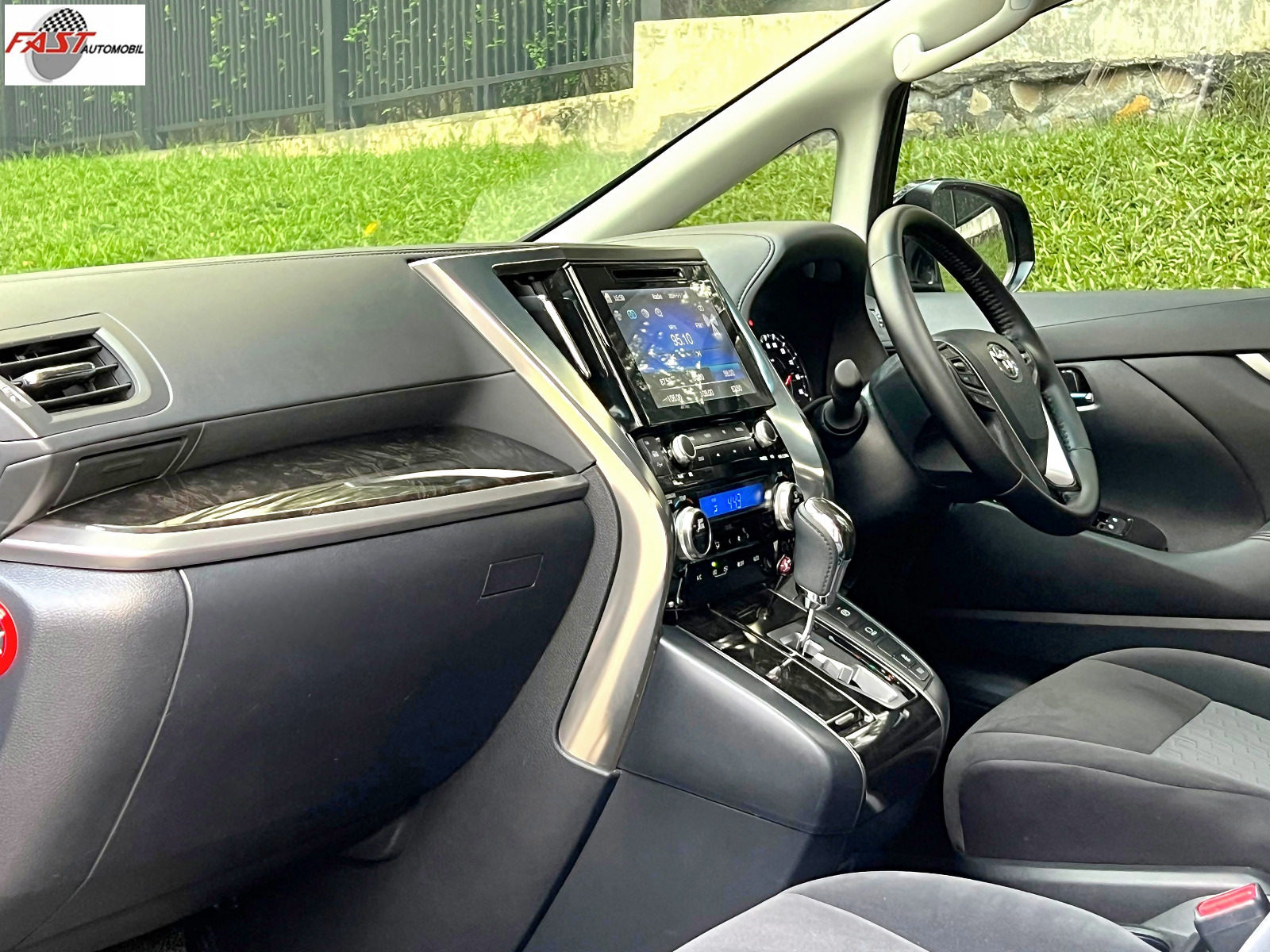 TOYOTA VELLFIRE Z 2015 HITAM L 1608 AAH 18