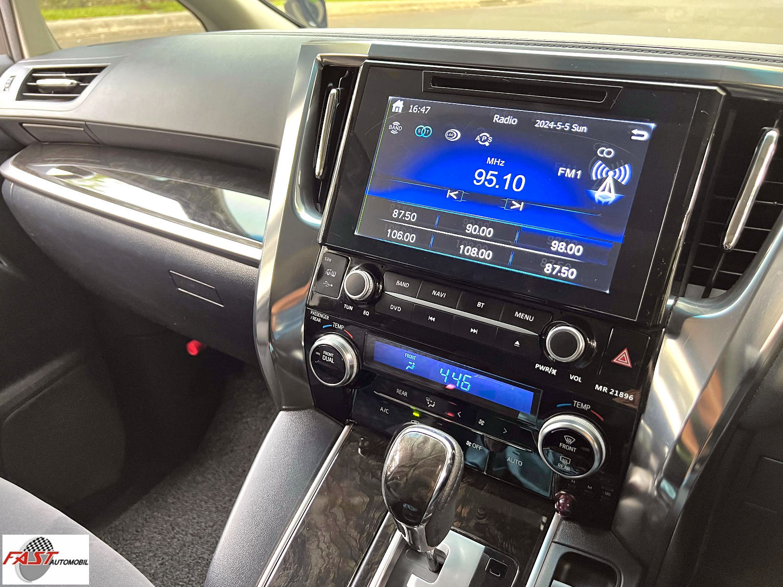 TOYOTA VELLFIRE Z 2015 HITAM L 1608 AAH 22