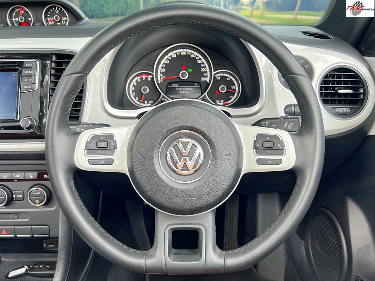 VW BEETLE 2016 PUTIH B 2928 SOT 25