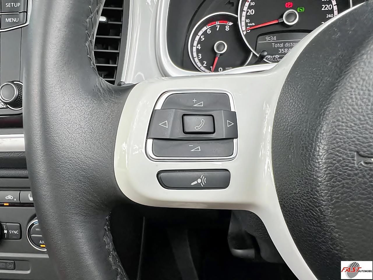 VW BEETLE 2016 PUTIH B 2928 SOT 26