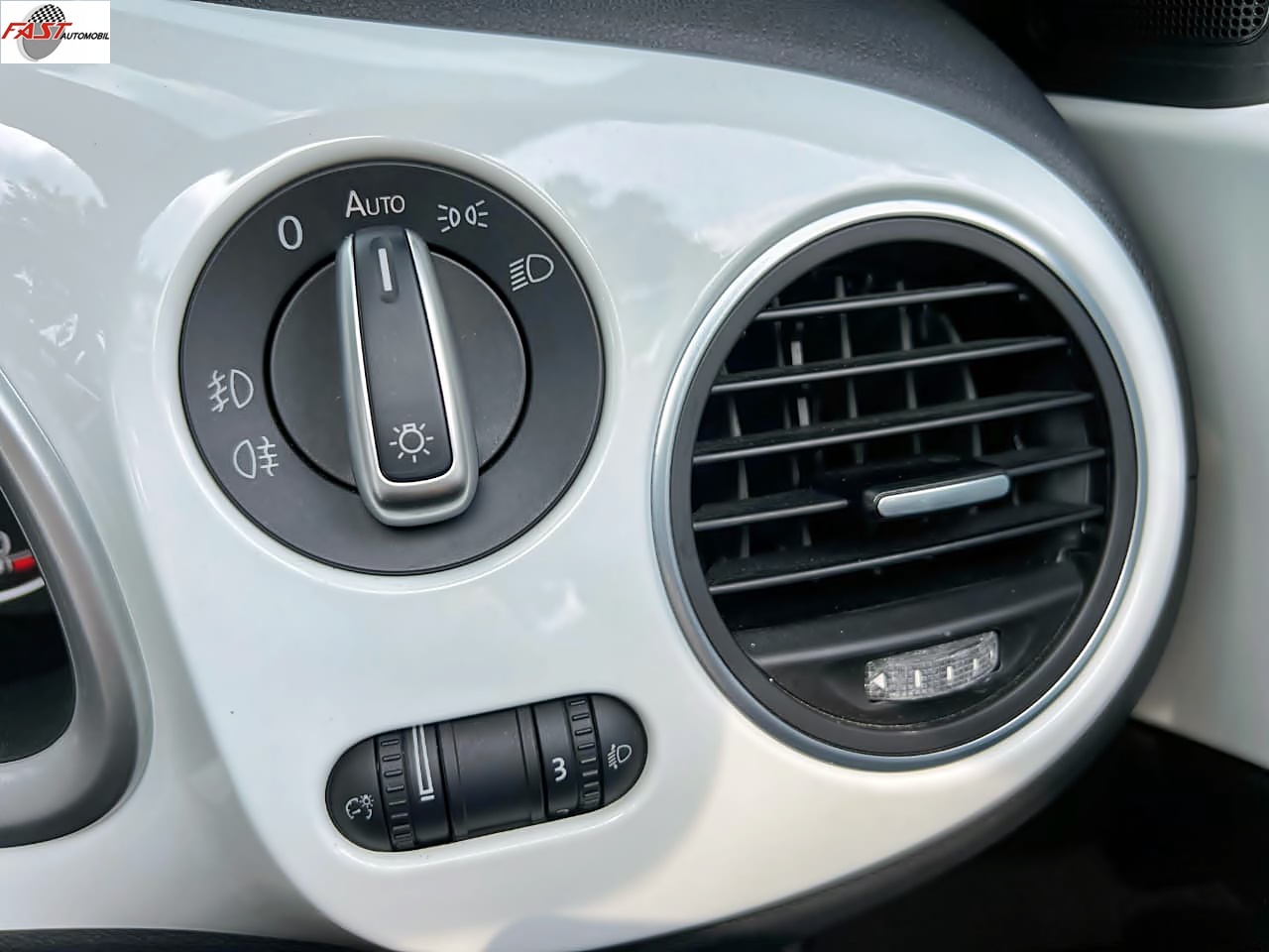 VW BEETLE 2016 PUTIH B 2928 SOT 31