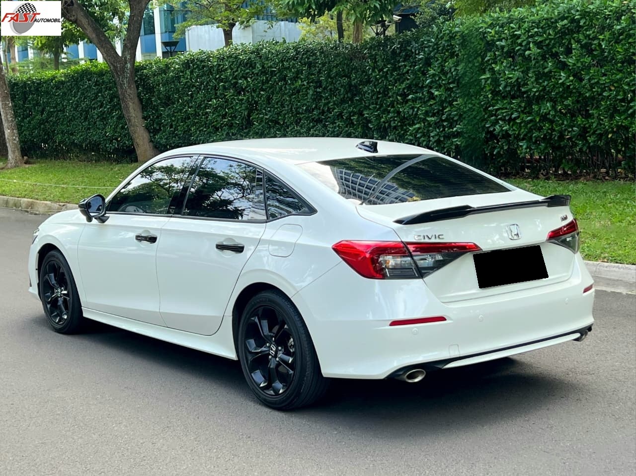 11 HONDA CIVIC RS 2023 PUTIH KM.24RB B 1078 TAJ