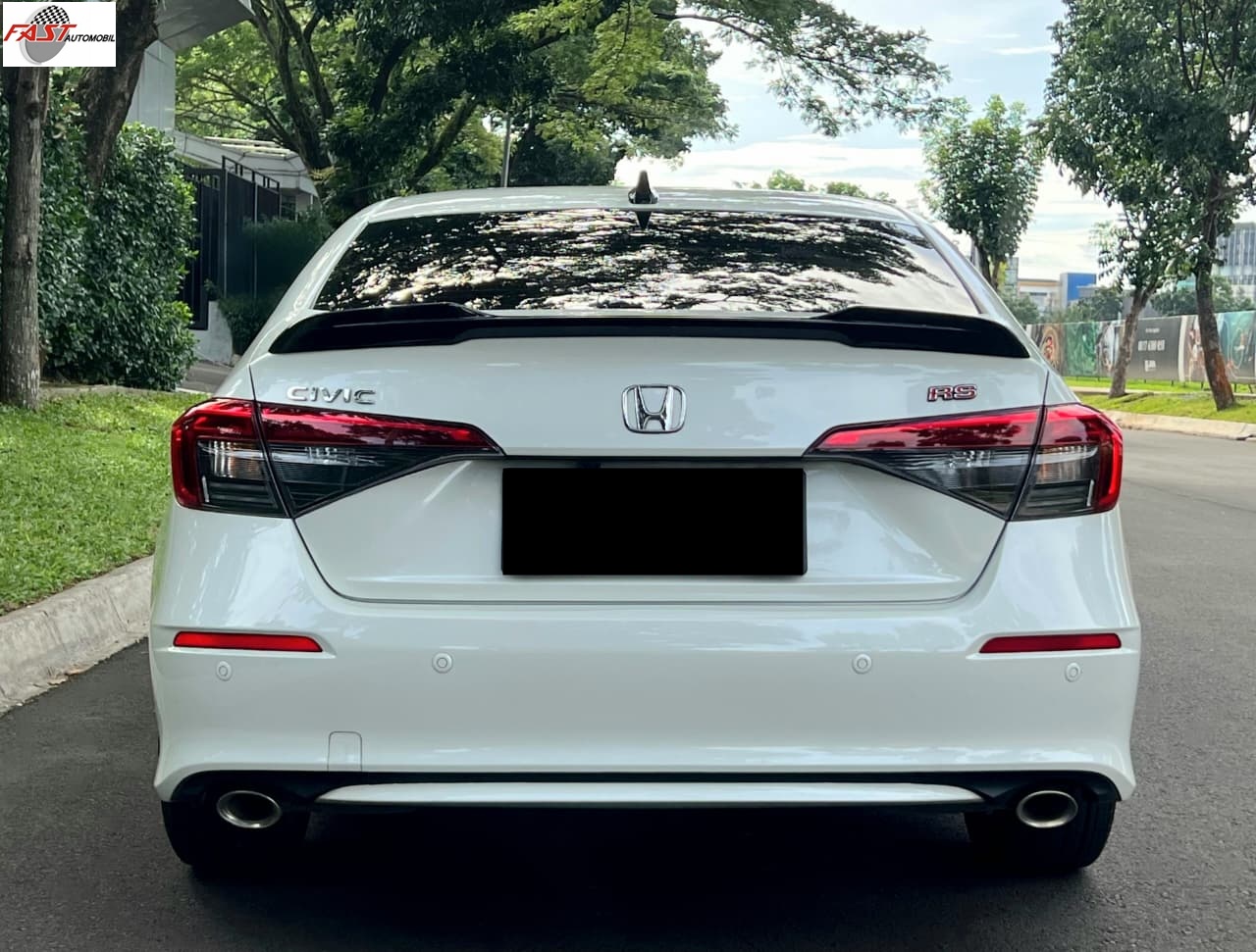 12 HONDA CIVIC RS 2023 PUTIH KM.24RB B 1078 TAJ