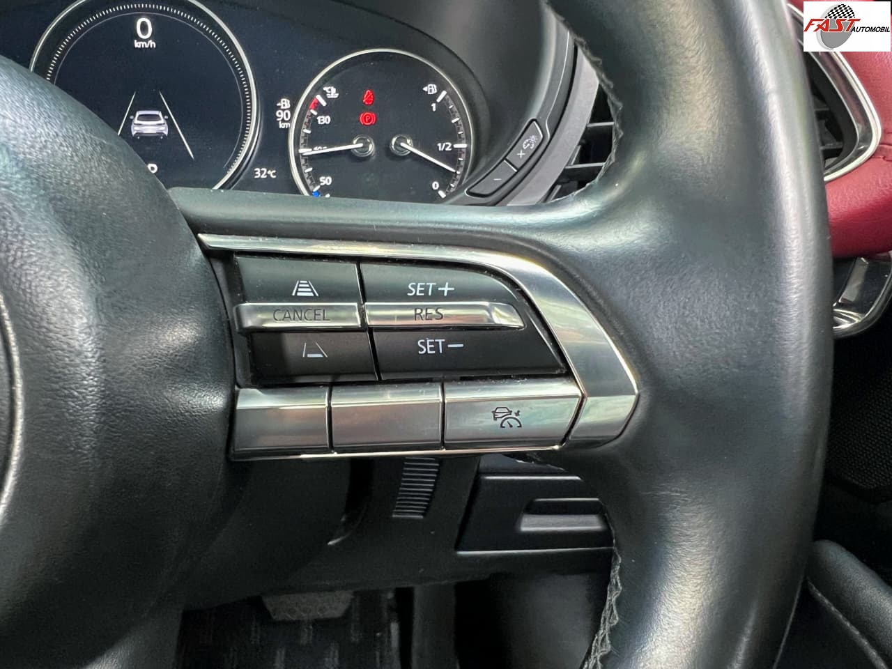 22 MAZDA 3 2020 LOW KM.25RB MERAH B 77 HA