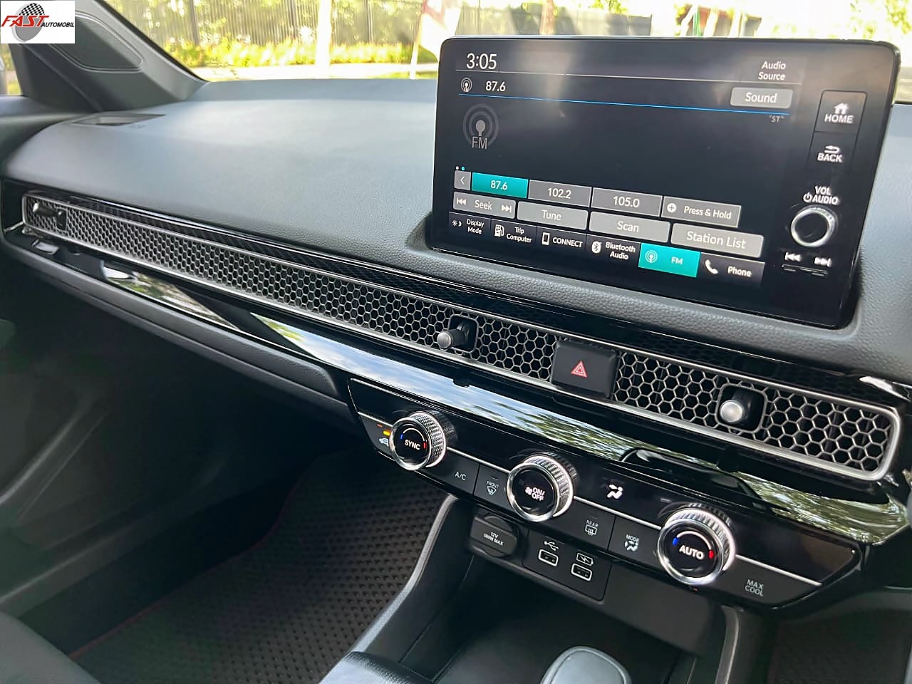 24 HONDA CIVIC RS 2023 PUTIH KM.24RB B 1078 TAJ