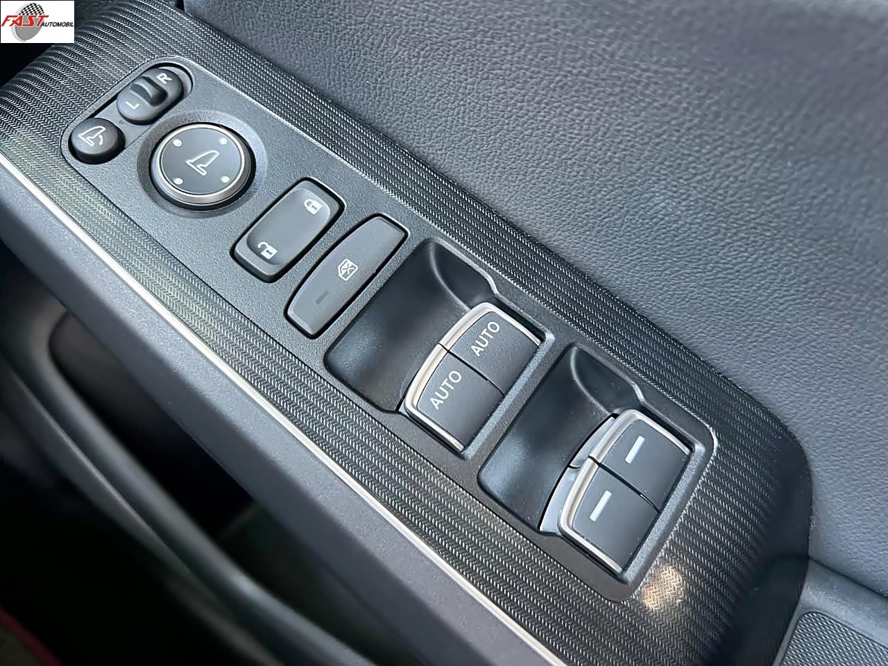 29 HONDA CIVIC RS 2023 PUTIH KM.24RB B 1078 TAJ