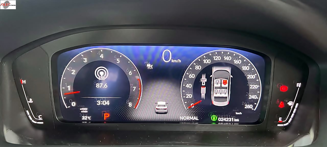 31 HONDA CIVIC RS 2023 PUTIH KM.24RB B 1078 TAJ