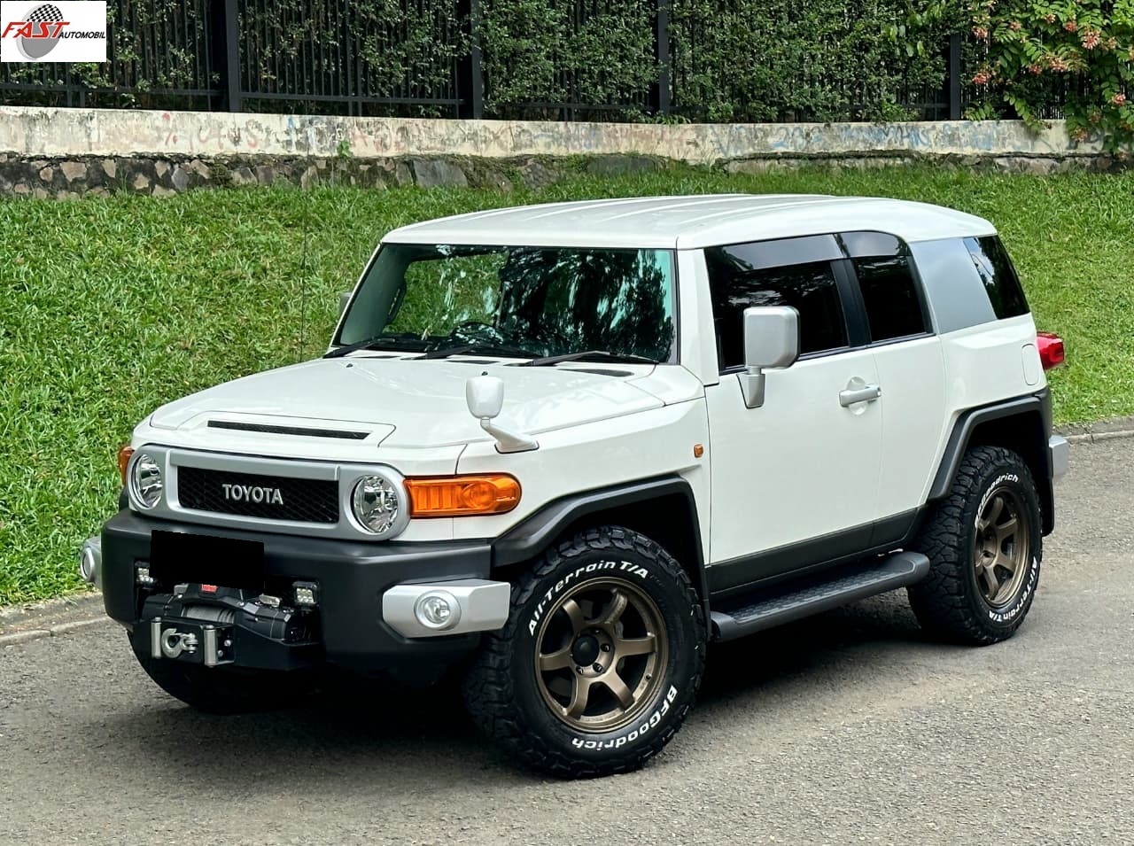 6 NEW EKS TOYOTA Fj cruiser PUTIH AD 544 HLI