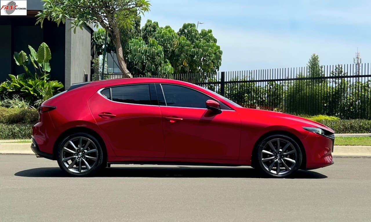 8 MAZDA 3 2020 LOW KM.25RB MERAH B 77 HA