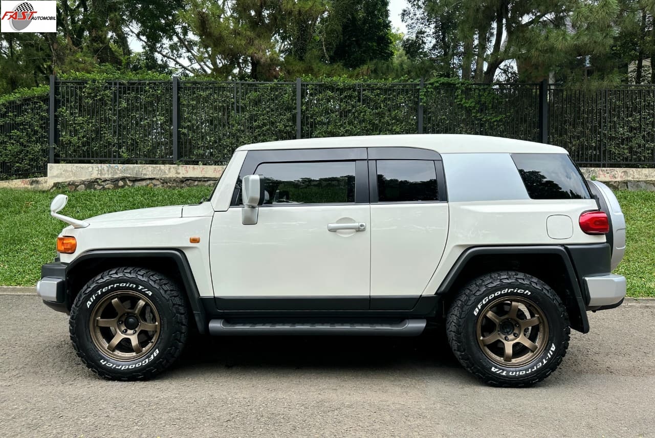 9 NEW EKS TOYOTA Fj cruiser PUTIH AD 544 HLI