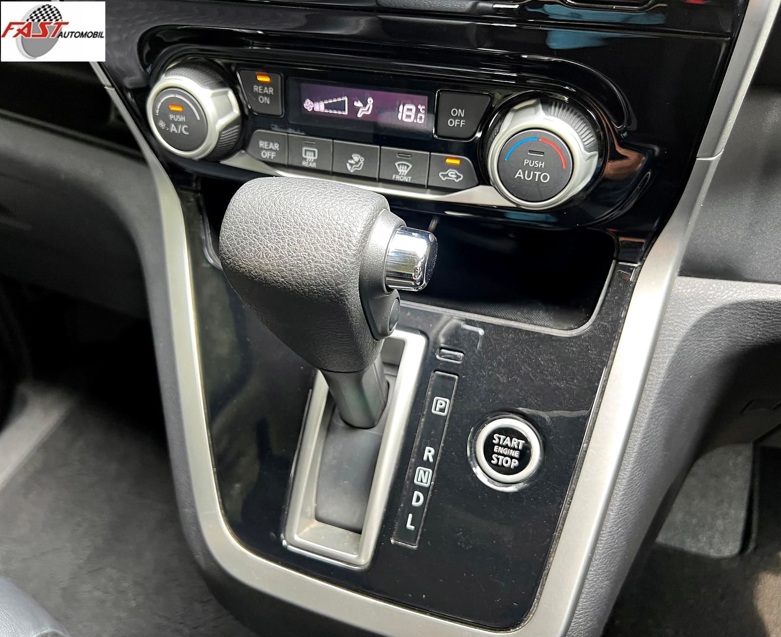 NISSAN SERENA HWS 2019 HITAM B 2943 SRE 25