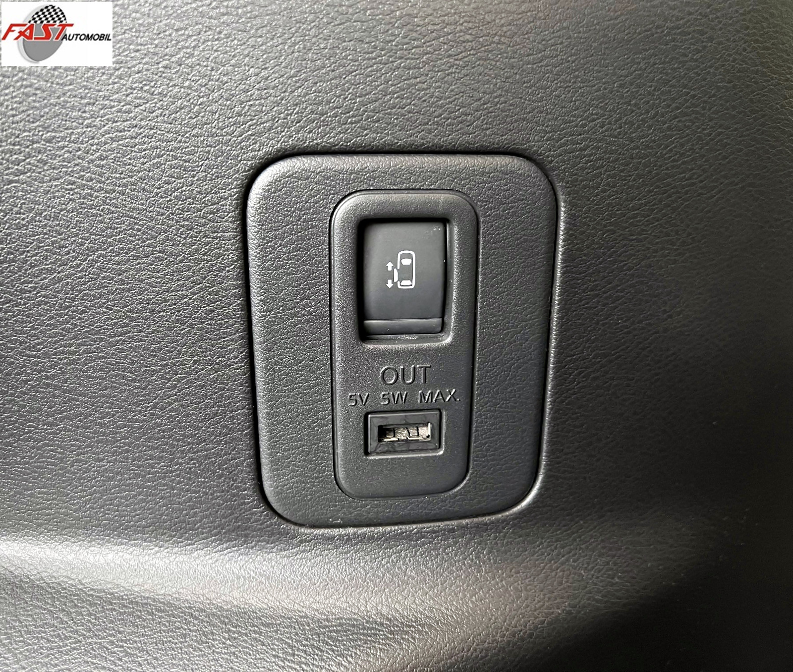 NISSAN SERENA HWS 2019 HITAM B 2943 SRE 30