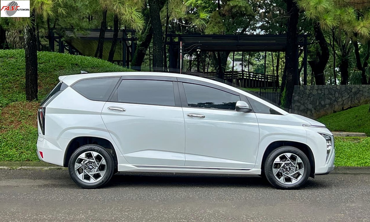 10 HYUNDAI STARGAZER PRIME 2023 PUTIH KM 17RB B 1746 VZF