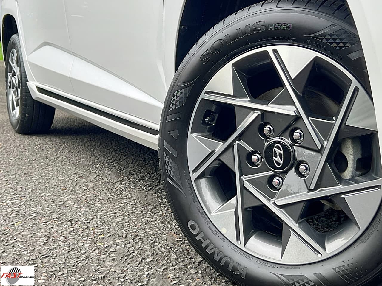 16 HYUNDAI STARGAZER PRIME 2023 PUTIH KM 17RB B 1746 VZF