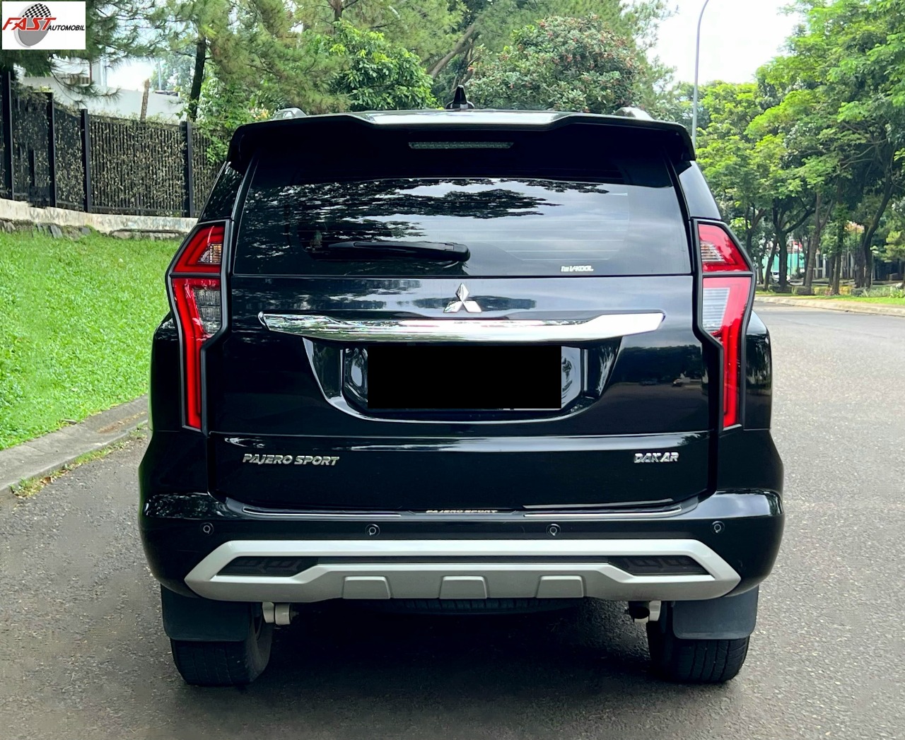 10 MITSUBISHI PAJERO DAKAR 2023 DIESEL KM.40RB HITAM B 2026 BJF