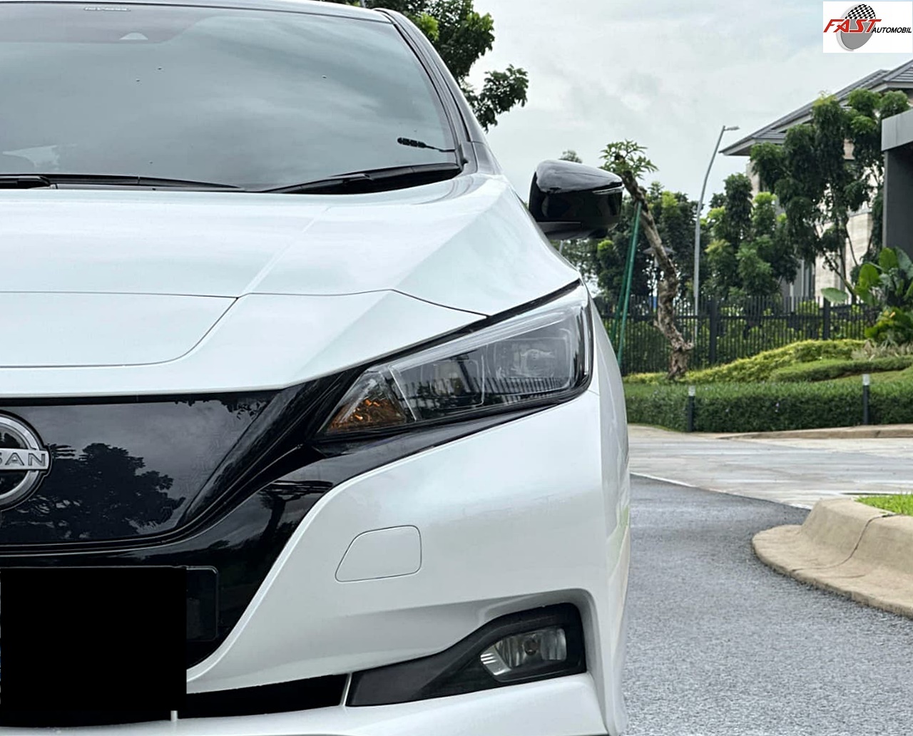 10 NISSAN LEAF EV TWO TONE AT 20232025 PUTIH B 1508 TNP