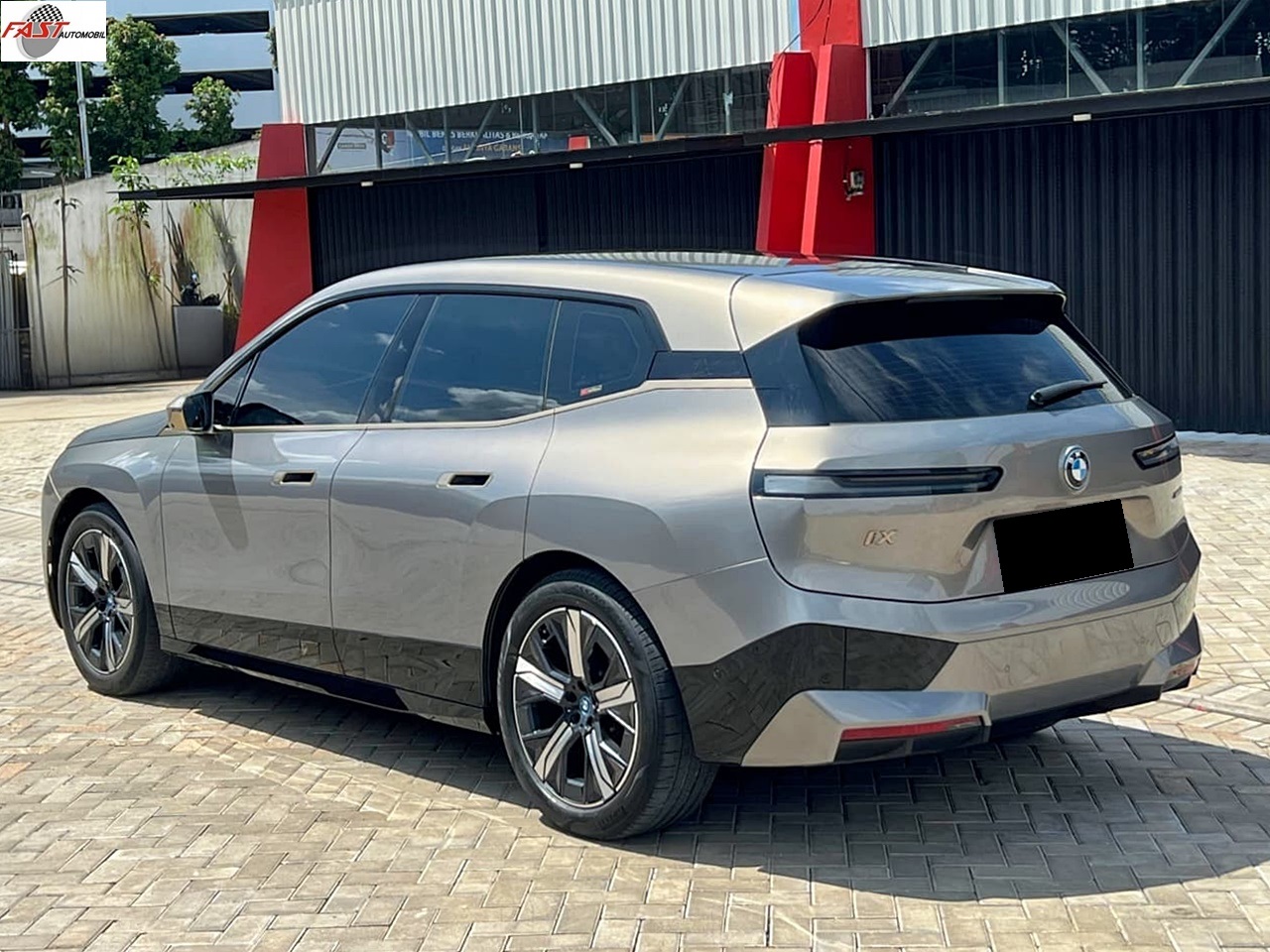 11 BMW iX 2023 X Drive 40 EV SPORT GREY KM.24RB B 102 RRN