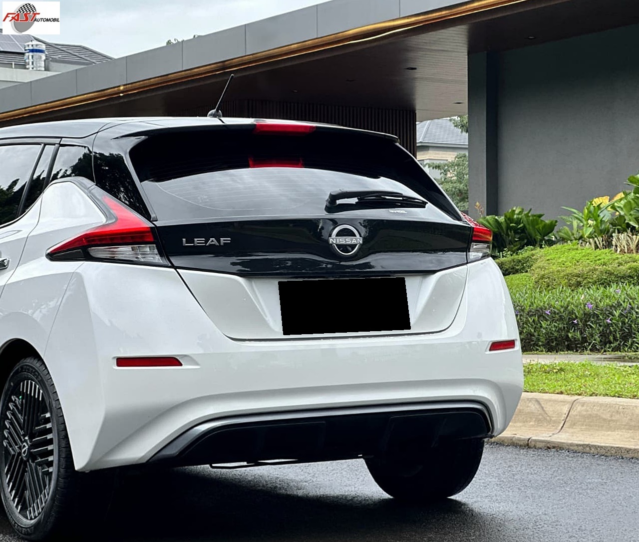 14 NISSAN LEAF EV TWO TONE AT 20232025 PUTIH B 1508 TNP