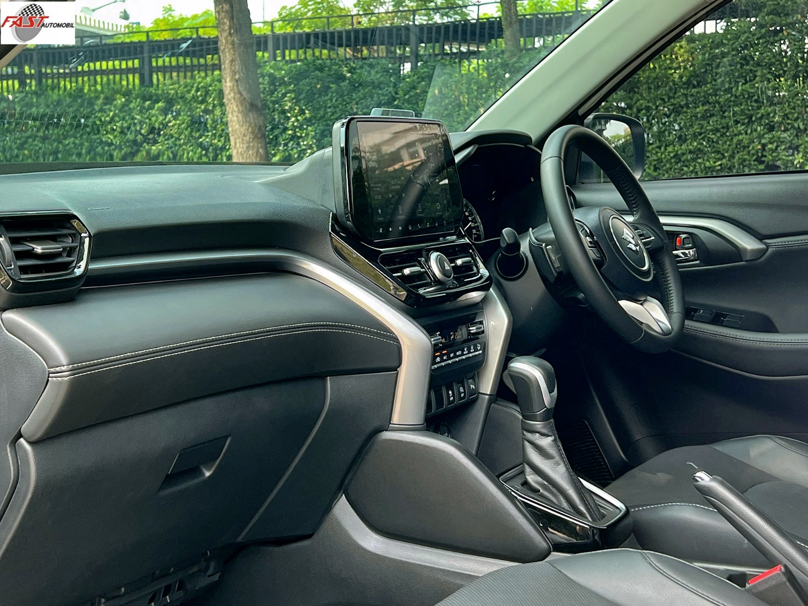 18 SUZUKI GRAND VITARA GX HYBRID 2023 PUTIH KM.41RB B 2891 KIT