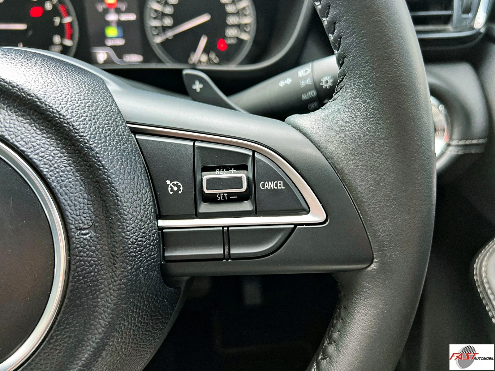 22 SUZUKI GRAND VITARA GX HYBRID 2023 PUTIH KM.41RB B 2891 KIT