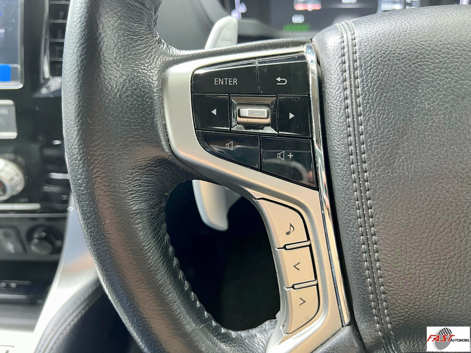 23 MITSUBISHI PAJERO DAKAR 2023 DIESEL KM.40RB HITAM B 2026 BJF