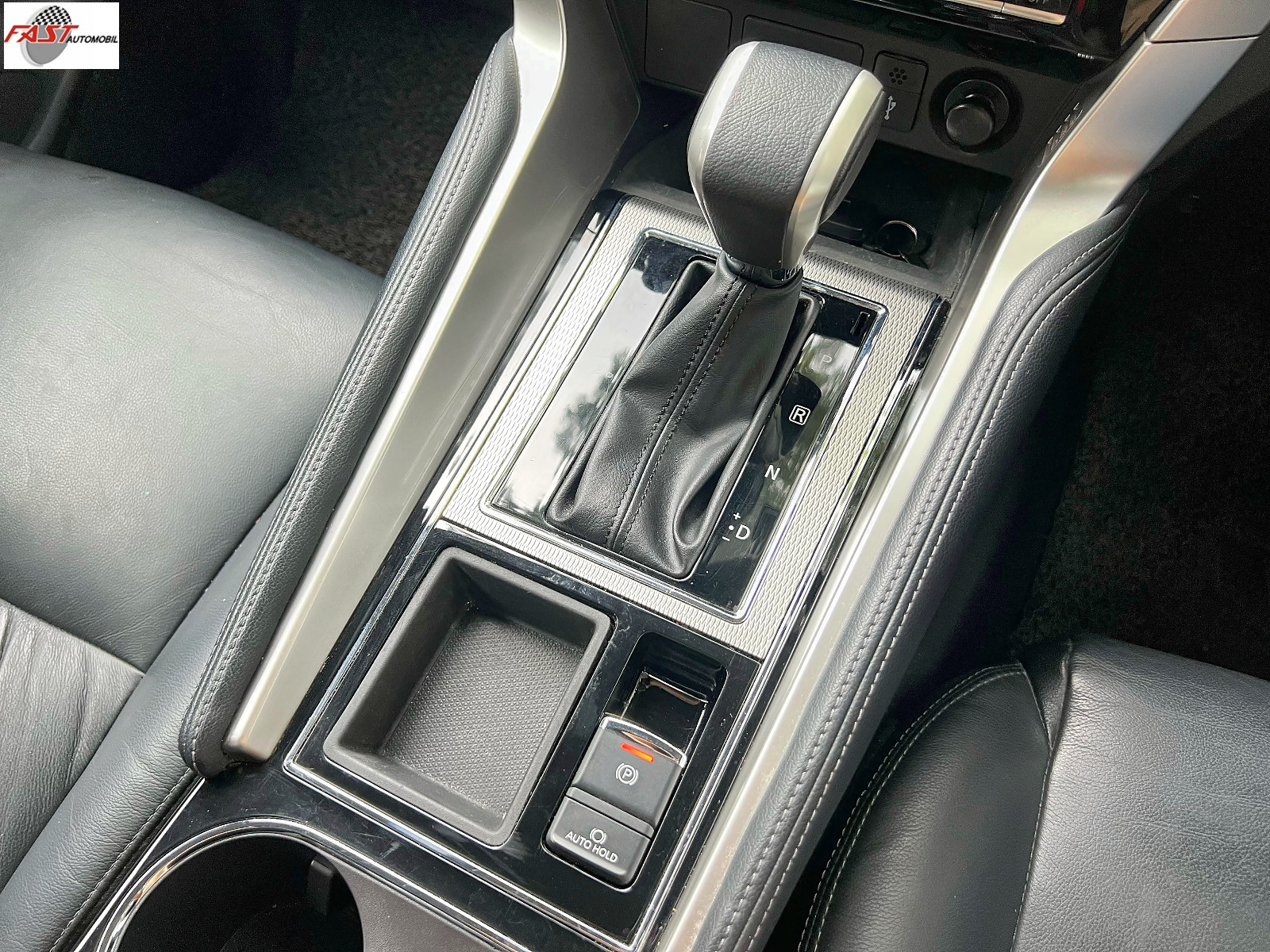 27 MITSUBISHI PAJERO DAKAR 2023 DIESEL KM.40RB HITAM B 2026 BJF