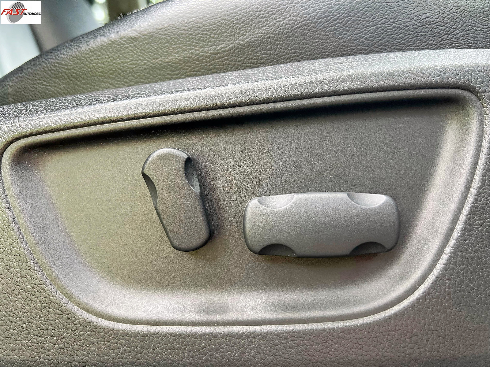 30 MITSUBISHI PAJERO DAKAR 2023 DIESEL KM.40RB HITAM B 2026 BJF