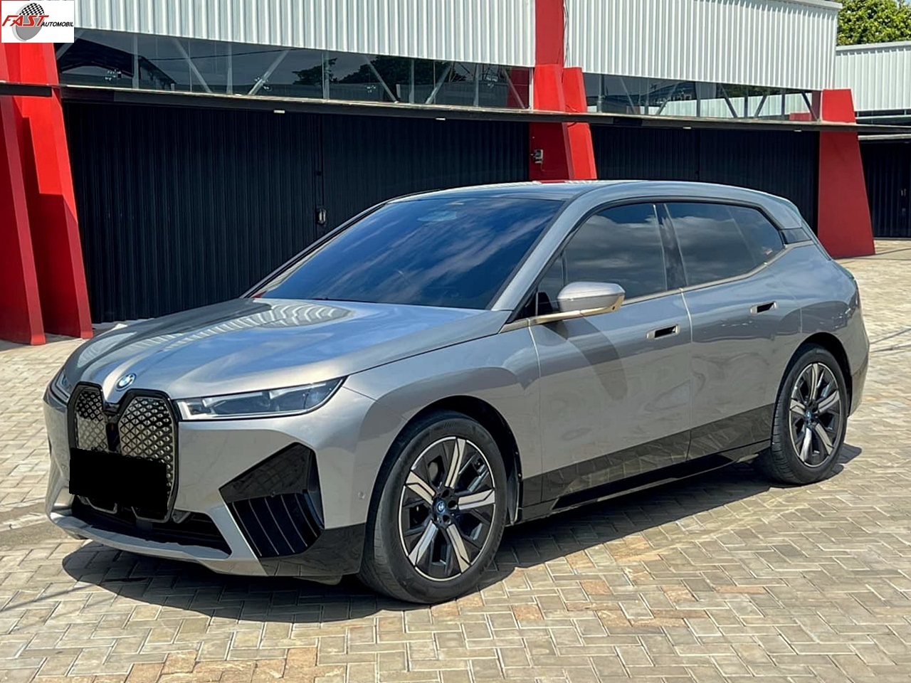 6 BMW iX 2023 X Drive 40 EV SPORT GREY KM.24RB B 102 RRN