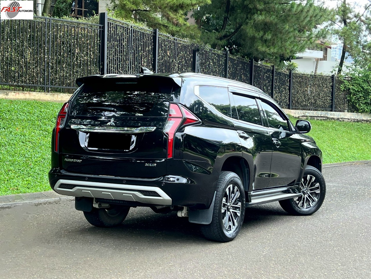 9 MITSUBISHI PAJERO DAKAR 2023 DIESEL KM.40RB HITAM B 2026 BJF