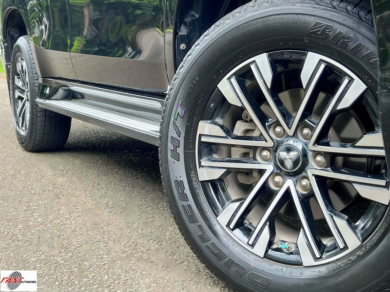 MITSUBISHI PAJERO DAKAR 2022 HITAM B 1417 VJE 13