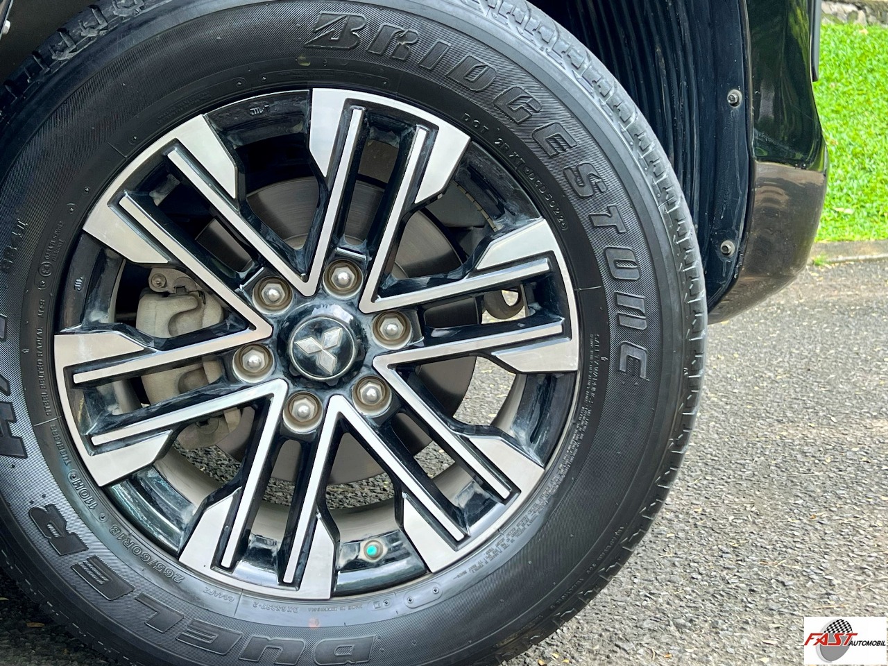 MITSUBISHI PAJERO DAKAR 2022 HITAM B 1417 VJE 14