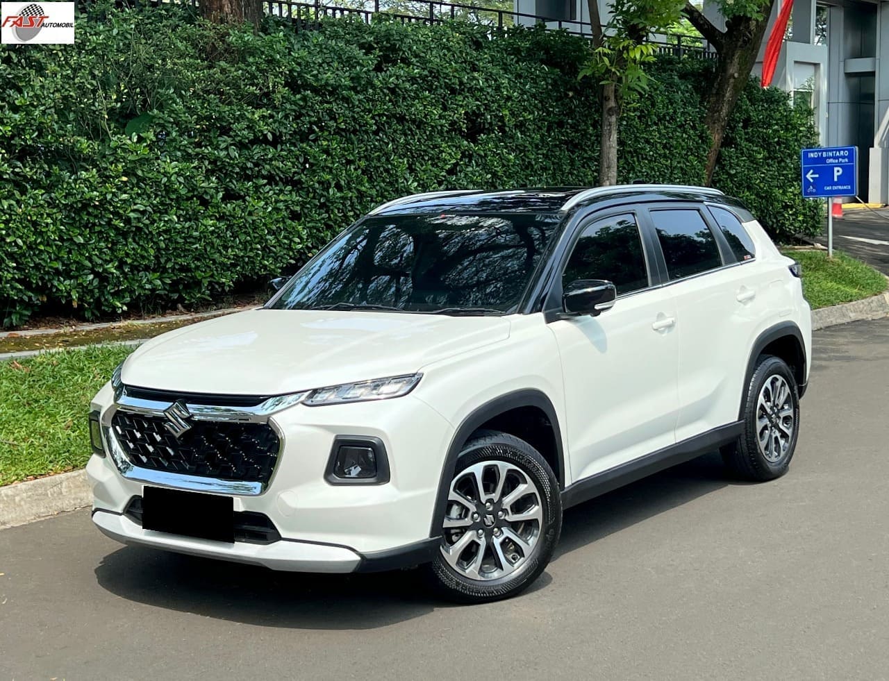 SUZUKI GRAND VITARA 2023 PUTIH HYBRID KM 41RB B 2891 KIT 4