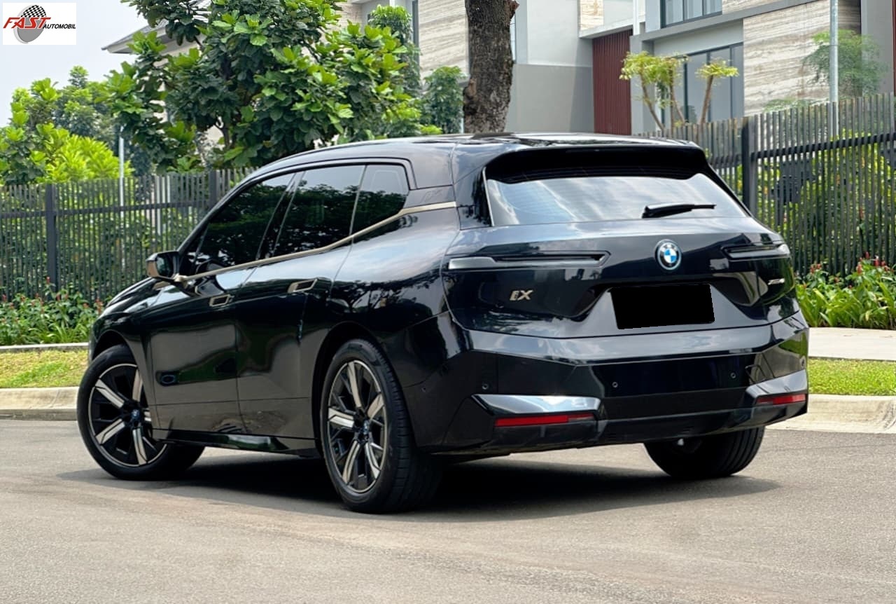 11 BMW iX xDrive40 Sport 2023 HITAM KM.31RB B 8888 JFR