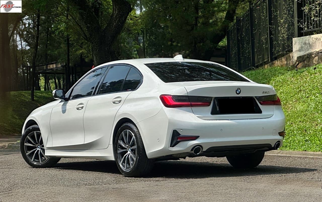 12 BMW 320i 2021 PUTIH B 1945 VO