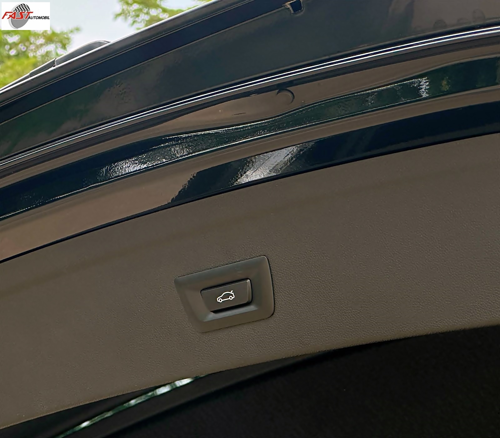 16 BMW iX xDrive40 Sport 2023 HITAM KM.31RB B 8888 JFR