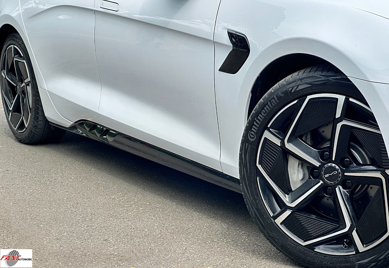 17 BYD Seal Performance 2024 putih F 18 YY