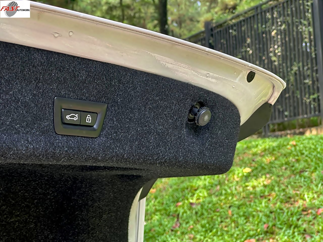 18 BMW 320i 2021 PUTIH B 1945 VO