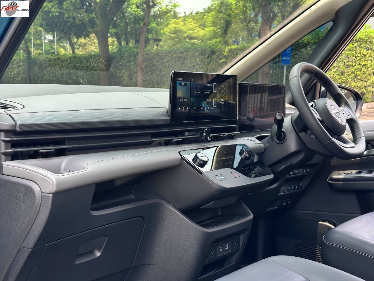 18 NISSAN SERENA HWS E-POWER 2025 1.4 TWO TONE AT KM.2RB BIRU F 1839 FCB