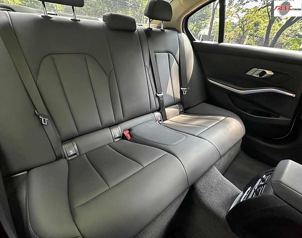 20 BMW 320i 2021 PUTIH B 1945 VO