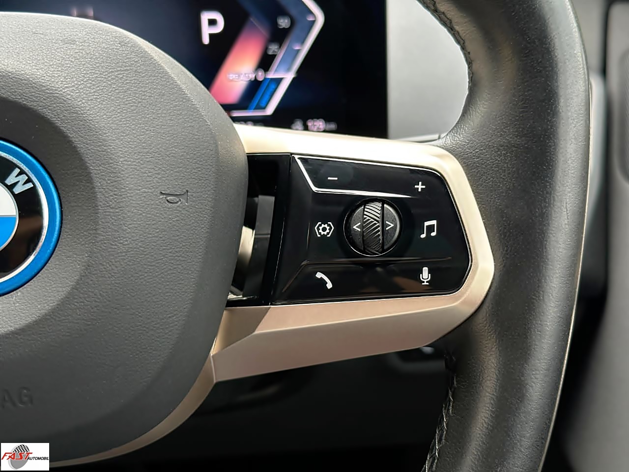 23 BMW iX xDrive40 Sport 2023 HITAM KM.31RB B 8888 JFR