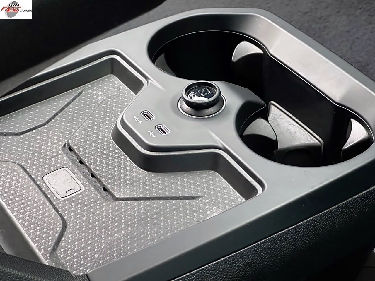 26 BMW iX xDrive40 Sport 2023 HITAM KM.31RB B 8888 JFR