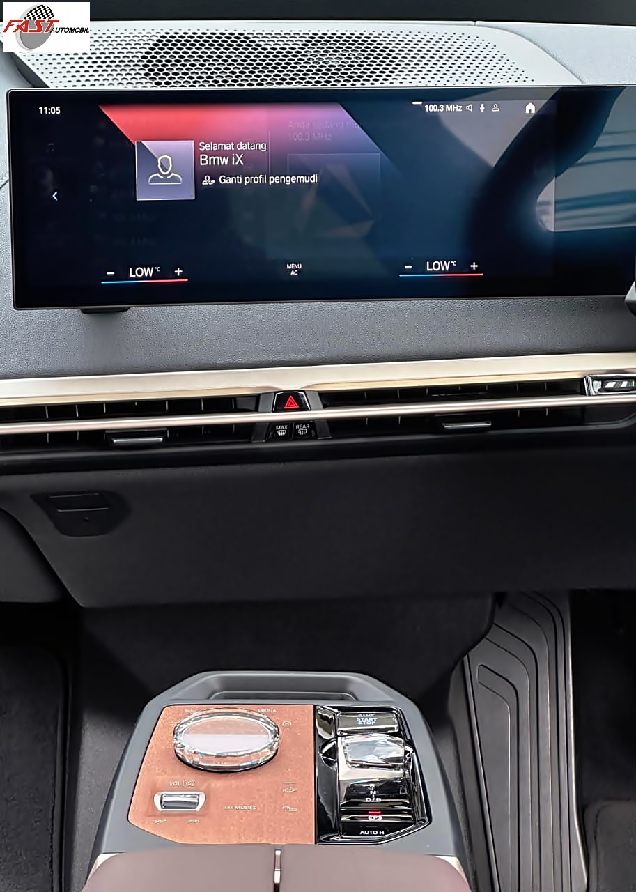 27 BMW iX xDrive40 Sport 2023 HITAM KM.31RB B 8888 JFR