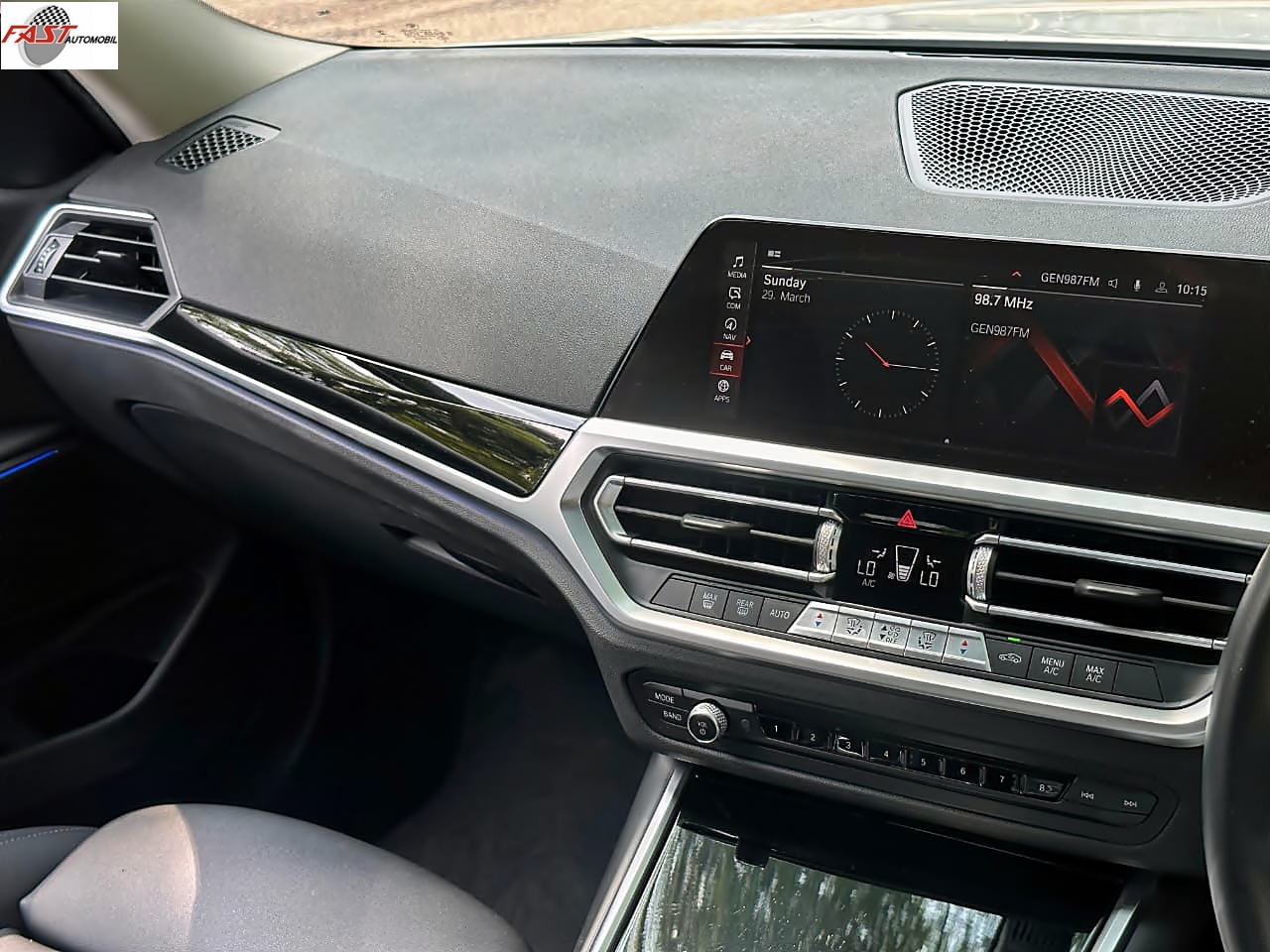 29 BMW 320i 2021 PUTIH B 1945 VO