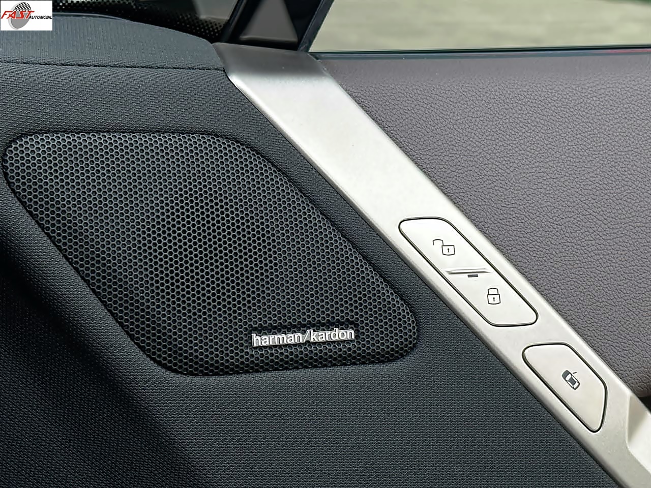 29 BMW iX xDrive40 Sport 2023 HITAM KM.31RB B 8888 JFR