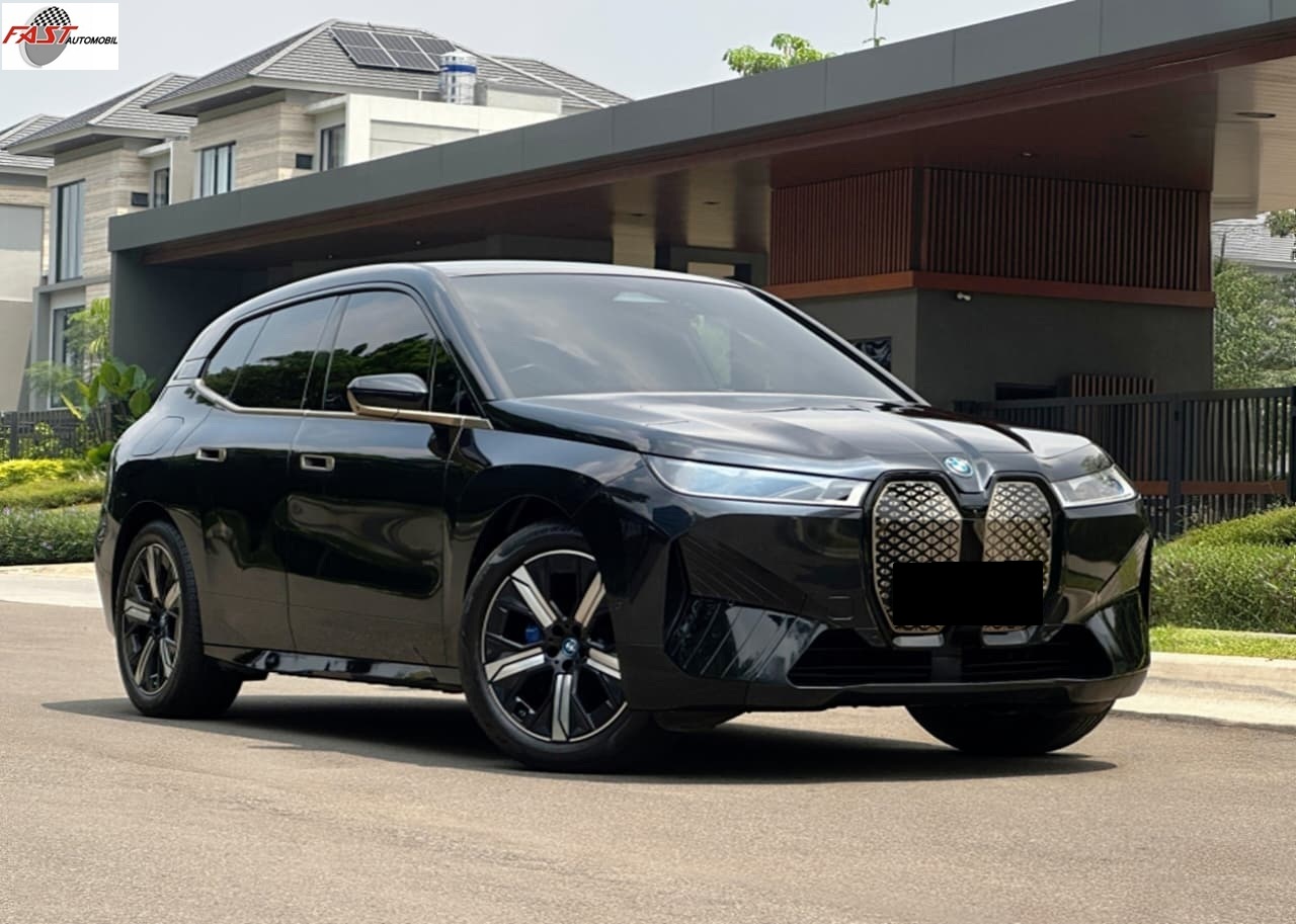 3 BMW iX xDrive40 Sport 2023 HITAM KM.31RB B 8888 JFR