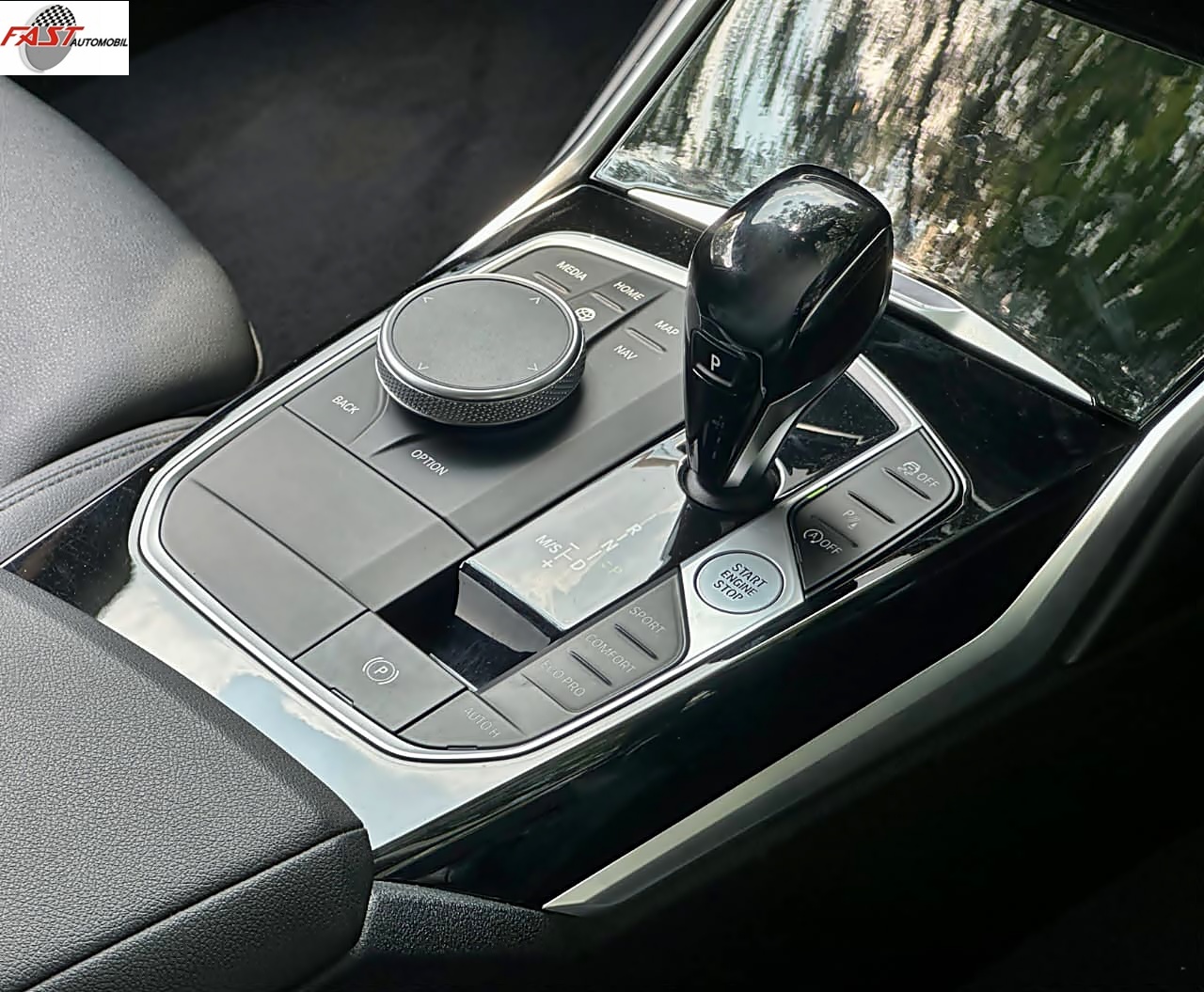 30 BMW 320i 2021 PUTIH B 1945 VO