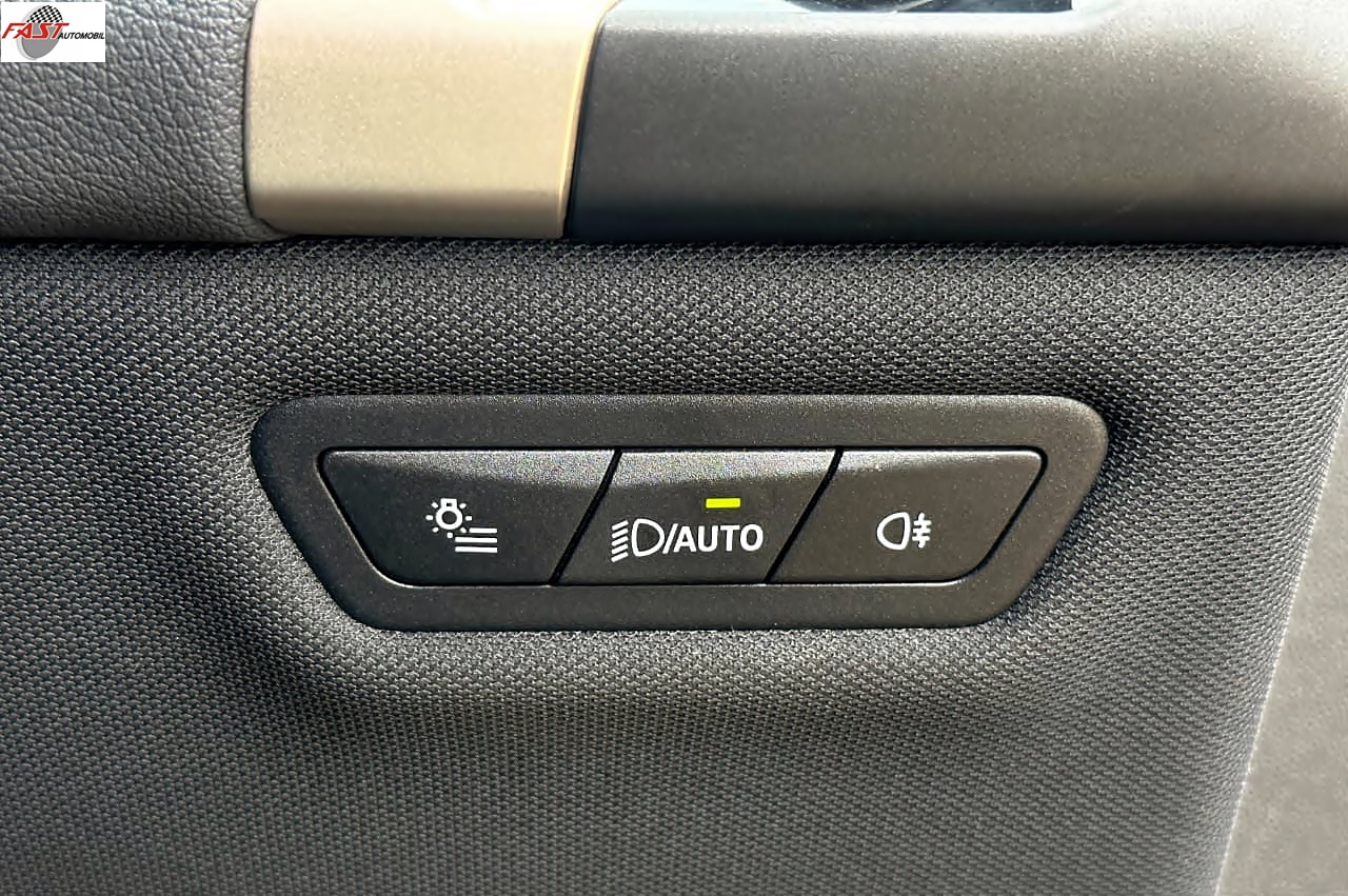 30 BMW iX xDrive40 Sport 2023 HITAM KM.31RB B 8888 JFR